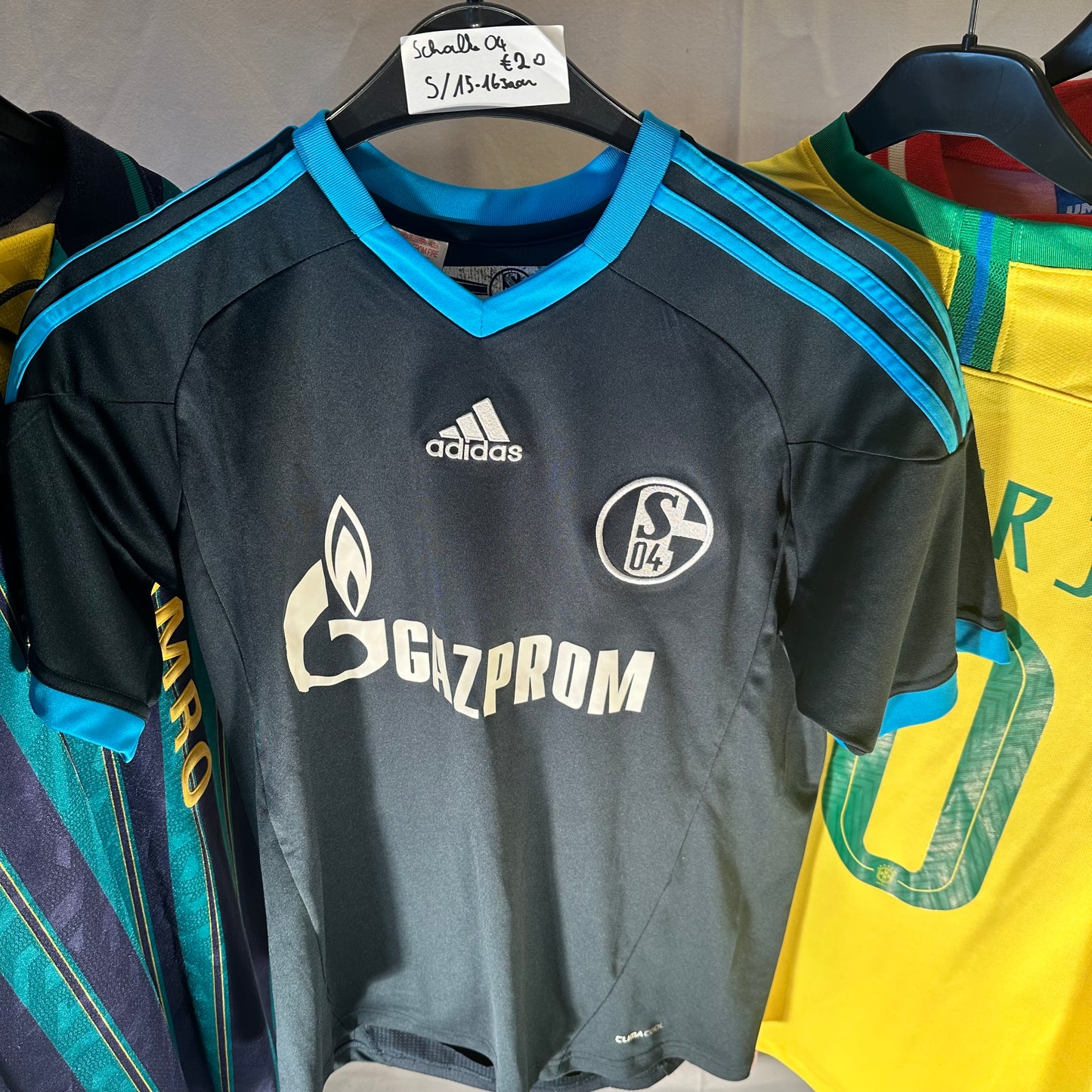 Shalke 04 maat: S/15 16Y